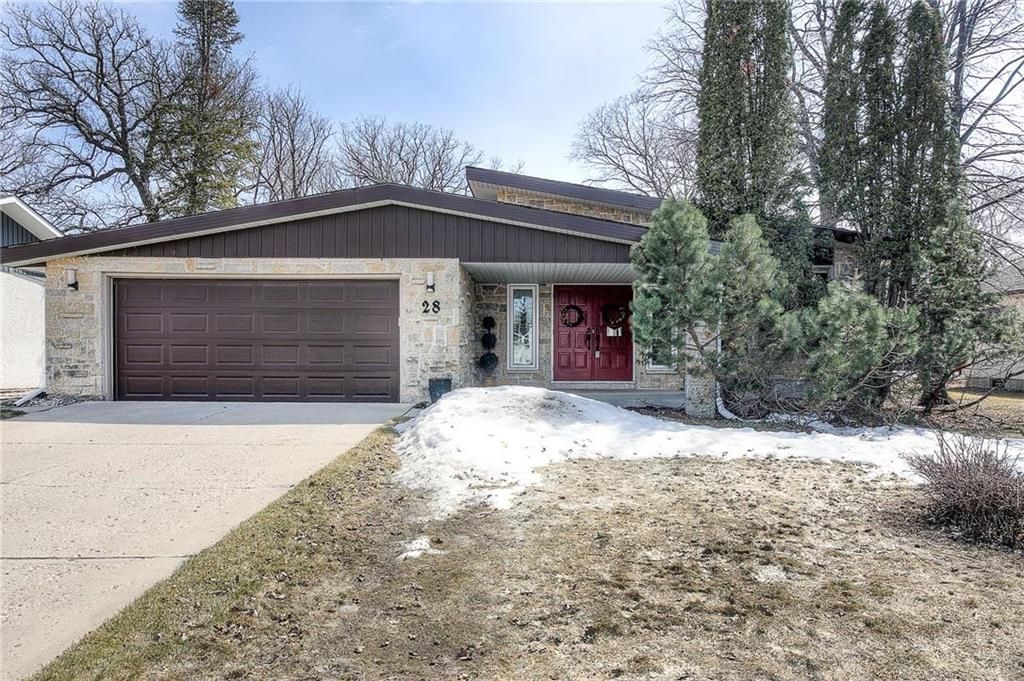 Open House. Open House on Sunday, April 23, 2023 2:00PM - 4:00PM
Maturely Treed South St. Vital Neighbourhood
Welcome home to this sprawling mid-century modern executive-style bungalow redux. Impressive vault ceiling and clerestory windows and breath taki